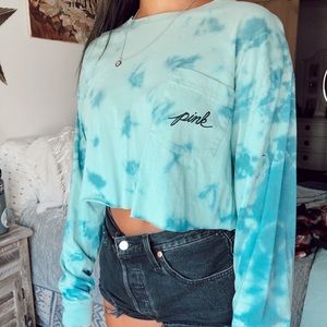 pink cropped blue tie dye long sleeve w/ blk logo